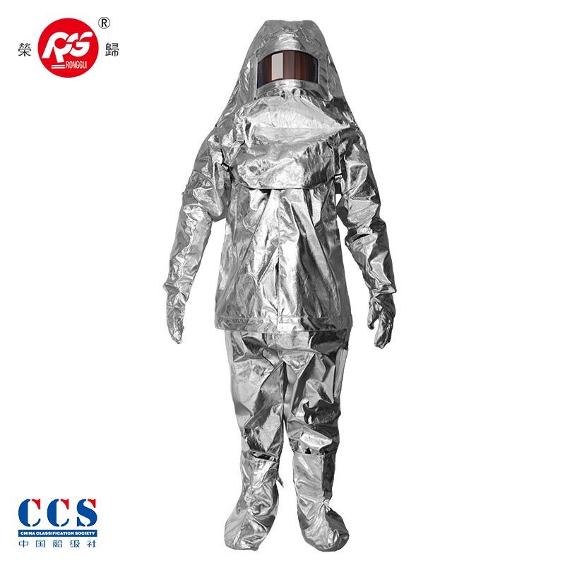 Costum ignifug din folie de aluminiu